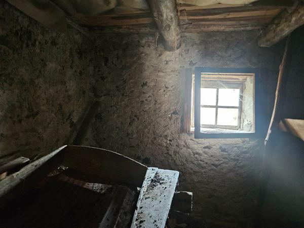 SOUS OFFRE EXCLUSIVITE ! Hameau de Retournac Ancien corps de ferme à rénover sur 1500 m2  de terrain