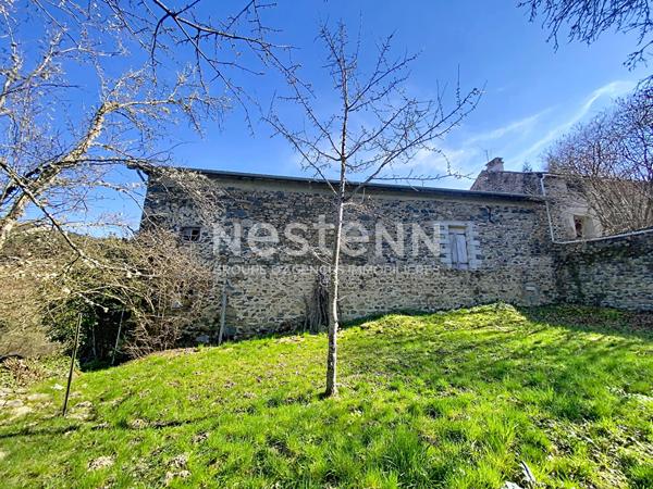 SOUS OFFRE EXCLUSIVITE ! Hameau de Retournac Ancien corps de ferme à rénover sur 1500 m2  de terrain