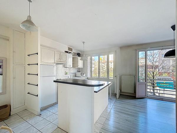 Exclusivité NESTENN : Charmant appartement 2 pièces à vendre à Centre 2, Saint-Étienne