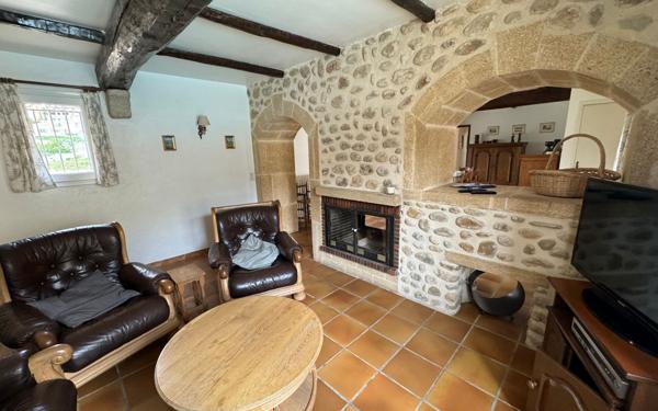 Maison à vendre    6 pièces •  Montagnac-Montpezat