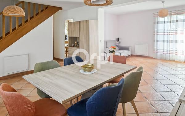 Maison à vendre    6 pièces •  Fosses