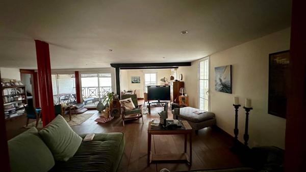 VILLA BALNÉAIRE FACE À L'OCÉAN.