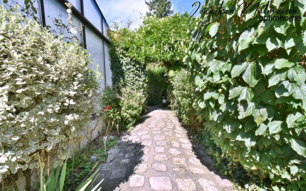 ✨ Propriété d’exception au cœur de Conches-en-Ouche – Piscine intérieure, sauna et studio indépendant