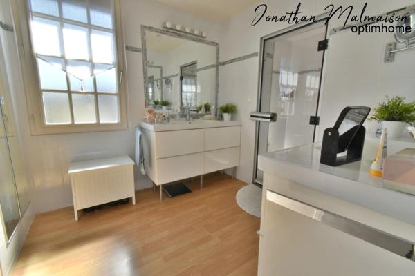 ✨ Propriété d’exception au cœur de Conches-en-Ouche – Piscine intérieure, sauna et studio indépendant