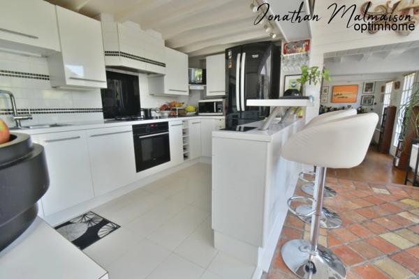 ✨ Propriété d’exception au cœur de Conches-en-Ouche – Piscine intérieure, sauna et studio indépendant