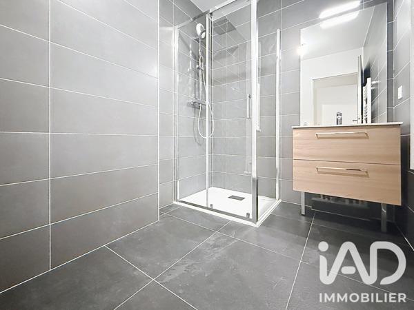 Location appartement 3 pièces 79 m² Levallois-Perret