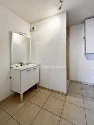 BAISSE DE PRIX !!!! Saint-Jean-de-Védas – T3 traversant avec grande terrasse & double parking