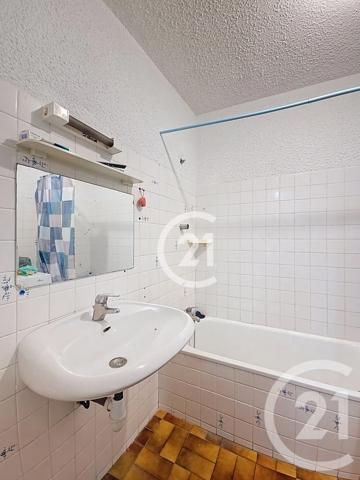 Immeuble à vendre  167 m 2   TARASCON  - 13