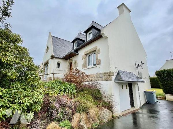 Maison à Vendre à Lannion (22300) dans un quartier résidentiel, écoles.

Au calme, maison de ...