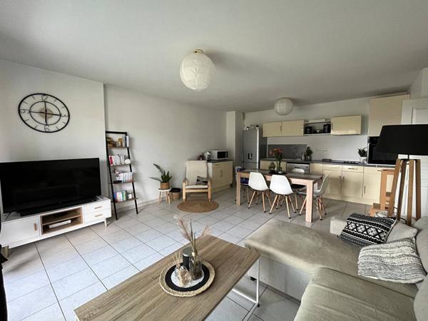 Fréjus - T3 lumineux avec grande terrasse, garage et parking privé, au calme absolu