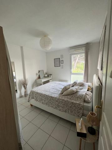 Fréjus - T3 lumineux avec grande terrasse, garage et parking privé, au calme absolu