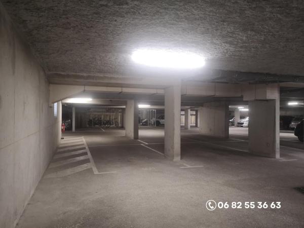 Place de parking sécurisée en sous-sol