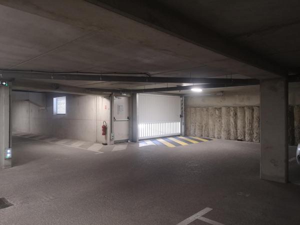 Place de parking sécurisée en sous-sol
