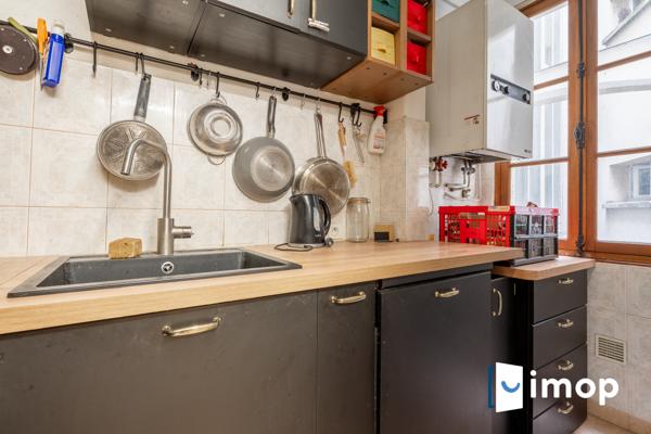 À 5 min du métro Faidherbe, charmant 3 pièces lumineux de 58 m² avec poutres apparentes