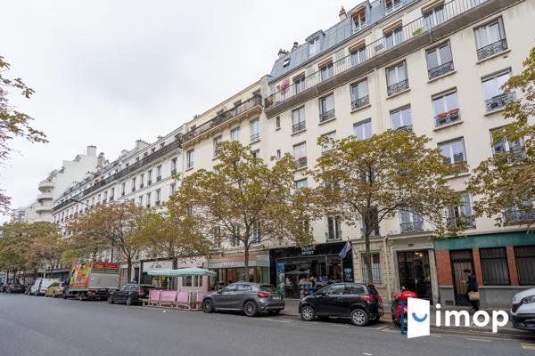 À 5 min du métro Faidherbe, charmant 3 pièces lumineux de 58 m² avec poutres apparentes