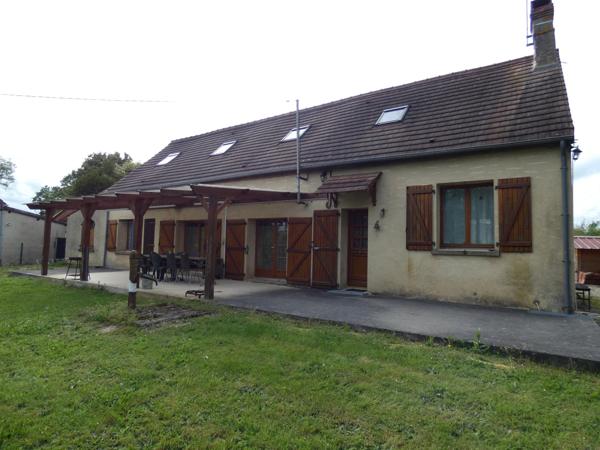 Maison à Le Mêle-sur-Sarthe, 61170 - 5 pièces 136m²
