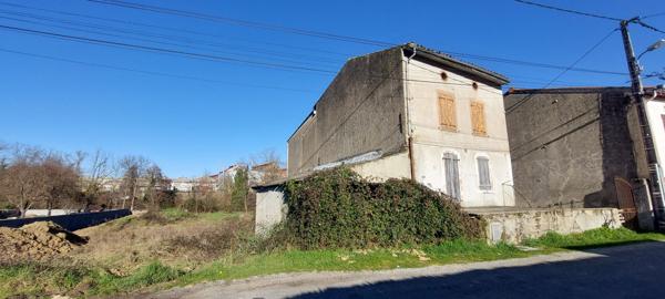 A VENDRE PAMIERS MAISON A RENOVER ENTIEREMENT AVEC GRAND TERRAIN