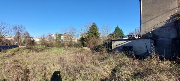 A VENDRE PAMIERS MAISON A RENOVER ENTIEREMENT AVEC GRAND TERRAIN