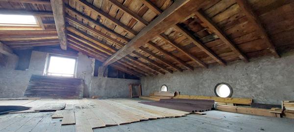 A VENDRE PAMIERS MAISON A RENOVER ENTIEREMENT AVEC GRAND TERRAIN