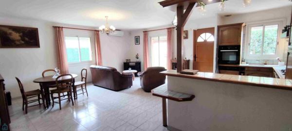 Maison 3 faces de plain pied , jardin et garage