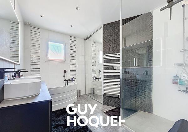 Maison Contemporaine de Plain Pied 4 Chambres + Garage + Piscine - 71570 LA CHAPELLE DE GUINCHAY