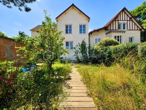 Maison 5 pièces – 150 m² – Coteaux du Bel-Air, Saint-Germain-en-Laye

Découvrez sans tarder cette belle maison idéalement située dans le quartier résidentiel recherché des Coteaux du Bel-Air, à Saint-Germain-en-Laye (78100).

D’une superficie de 150 m², cette maison séduit par ses beaux volumes, son potentiel et son environnement privilégié. Elle offre un cadre de vie agréable et constitue une belle opportunité pour une famille à la recherche d’espace et de tranquillité, tout en bénéficiant de la qualité de vie et des nombreux atouts de Saint-Germain-en-Laye.

Un bien à découvrir sans tarder afin d’en apprécier pleinement le potentiel.
Contact : 06.29.46.55.34