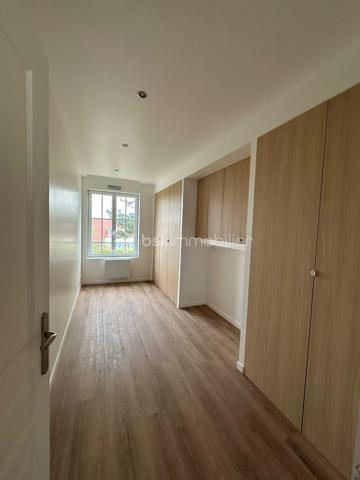 Maison 5 pièces – 150 m² – Coteaux du Bel-Air, Saint-Germain-en-Laye

Découvrez sans tarder cette belle maison idéalement située dans le quartier résidentiel recherché des Coteaux du Bel-Air, à Saint-Germain-en-Laye (78100).

D’une superficie de 150 m², cette maison séduit par ses beaux volumes, son potentiel et son environnement privilégié. Elle offre un cadre de vie agréable et constitue une belle opportunité pour une famille à la recherche d’espace et de tranquillité, tout en bénéficiant de la qualité de vie et des nombreux atouts de Saint-Germain-en-Laye.

Un bien à découvrir sans tarder afin d’en apprécier pleinement le potentiel.
Contact : 06.29.46.55.34
