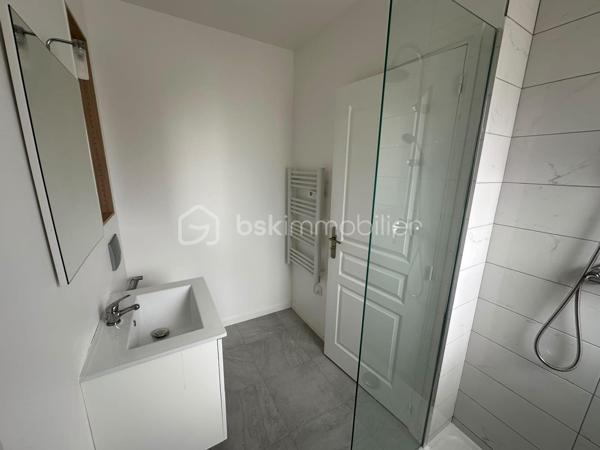 Maison 5 pièces – 150 m² – Coteaux du Bel-Air, Saint-Germain-en-Laye

Découvrez sans tarder cette belle maison idéalement située dans le quartier résidentiel recherché des Coteaux du Bel-Air, à Saint-Germain-en-Laye (78100).

D’une superficie de 150 m², cette maison séduit par ses beaux volumes, son potentiel et son environnement privilégié. Elle offre un cadre de vie agréable et constitue une belle opportunité pour une famille à la recherche d’espace et de tranquillité, tout en bénéficiant de la qualité de vie et des nombreux atouts de Saint-Germain-en-Laye.

Un bien à découvrir sans tarder afin d’en apprécier pleinement le potentiel.
Contact : 06.29.46.55.34