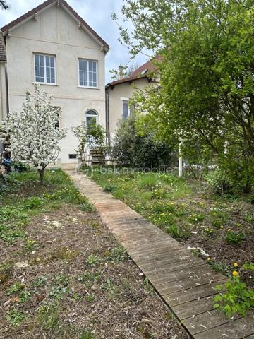 Maison 5 pièces – 150 m² – Coteaux du Bel-Air, Saint-Germain-en-Laye

Découvrez sans tarder cette belle maison idéalement située dans le quartier résidentiel recherché des Coteaux du Bel-Air, à Saint-Germain-en-Laye (78100).

D’une superficie de 150 m², cette maison séduit par ses beaux volumes, son potentiel et son environnement privilégié. Elle offre un cadre de vie agréable et constitue une belle opportunité pour une famille à la recherche d’espace et de tranquillité, tout en bénéficiant de la qualité de vie et des nombreux atouts de Saint-Germain-en-Laye.

Un bien à découvrir sans tarder afin d’en apprécier pleinement le potentiel.
Contact : 06.29.46.55.34