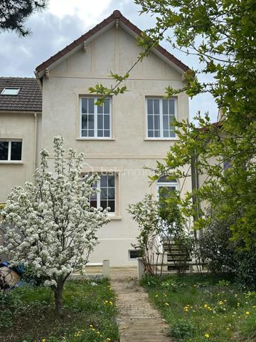 Maison 5 pièces – 150 m² – Coteaux du Bel-Air, Saint-Germain-en-Laye

Découvrez sans tarder cette belle maison idéalement située dans le quartier résidentiel recherché des Coteaux du Bel-Air, à Saint-Germain-en-Laye (78100).

D’une superficie de 150 m², cette maison séduit par ses beaux volumes, son potentiel et son environnement privilégié. Elle offre un cadre de vie agréable et constitue une belle opportunité pour une famille à la recherche d’espace et de tranquillité, tout en bénéficiant de la qualité de vie et des nombreux atouts de Saint-Germain-en-Laye.

Un bien à découvrir sans tarder afin d’en apprécier pleinement le potentiel.
Contact : 06.29.46.55.34