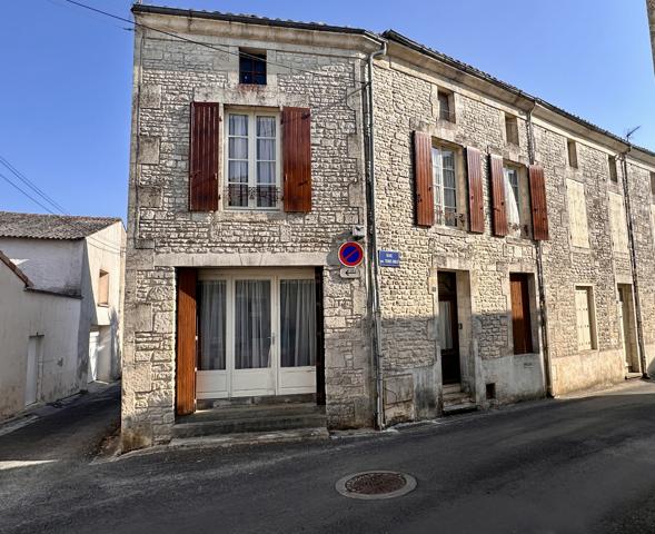 Maison à vendre à Beauvais-sur-Matha (17490) - Charente-Maritime