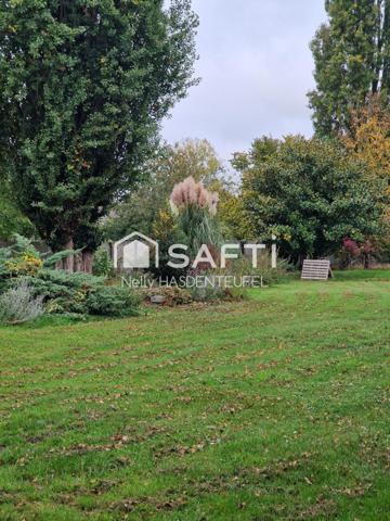 CORPS DE FERME EN SEMI PLAIN PIED AVEC PATURE, HANGAR ET STALLES - 8 PIECES PRINCIPALES - COUR INTERIEURE