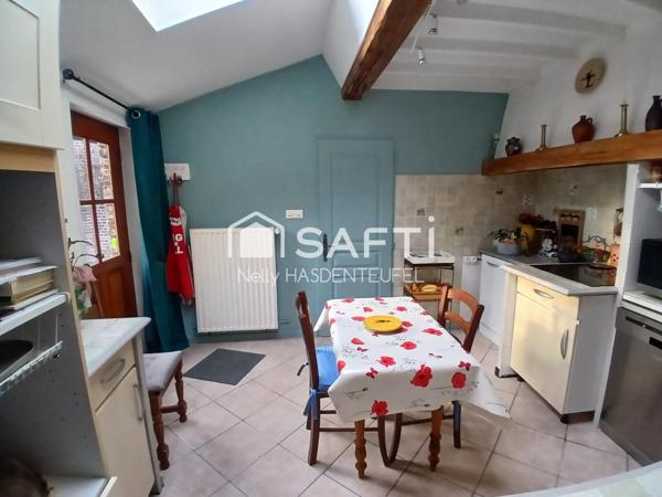 CORPS DE FERME EN SEMI PLAIN PIED AVEC PATURE, HANGAR ET STALLES - 8 PIECES PRINCIPALES - COUR INTERIEURE