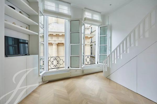 Studio meublé à louer quartier Palais Royal