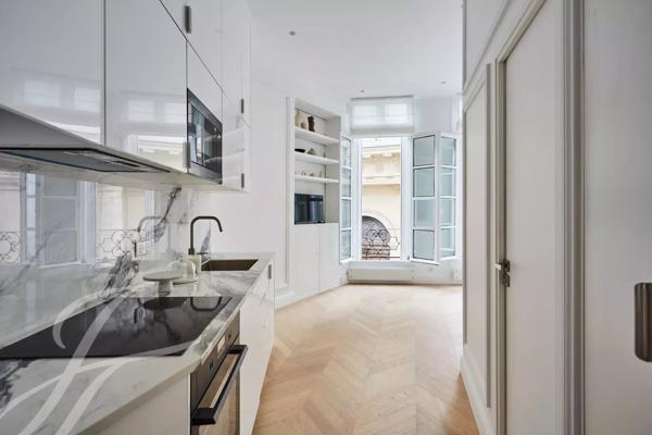 Studio meublé à louer quartier Palais Royal