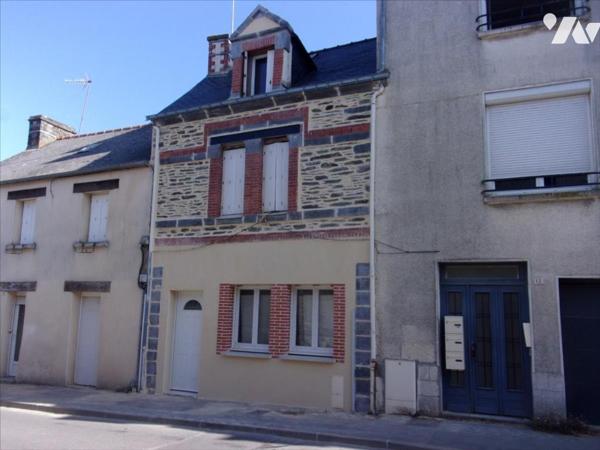 CARENTOIR, maison de bourg à finir de rénover.