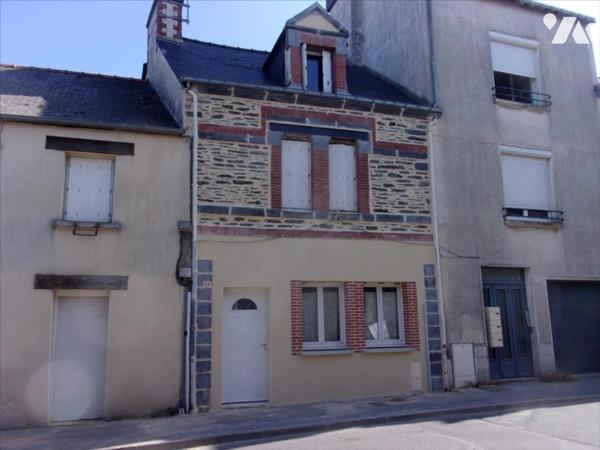 CARENTOIR, maison de bourg à finir de rénover.