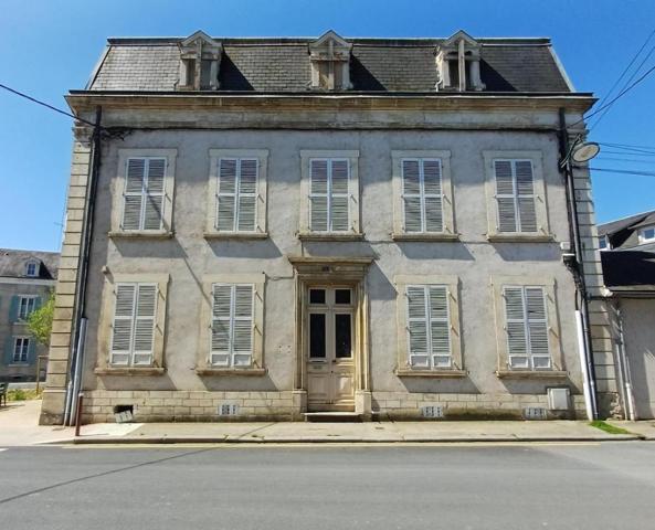 ARGENTON SUR CREUSE - Maison du 19è siècle aménagée en bureaux