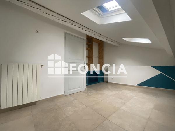 Location Appartement 3 pièces 77 m² - 10 RUE JACQUES D'UZES Uzes 30700