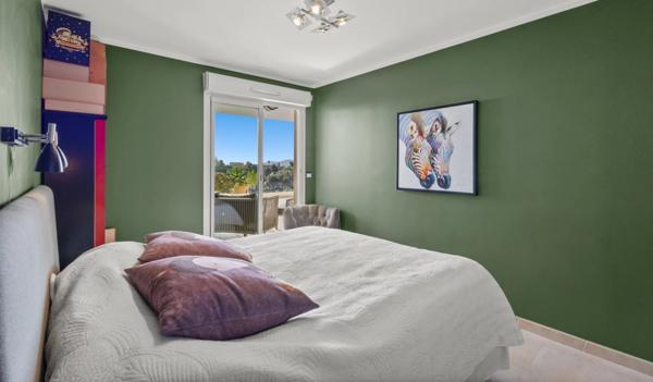 RIVIERA GOLF ! Magnifique 3 pièces avec 2 parkings et une cave !