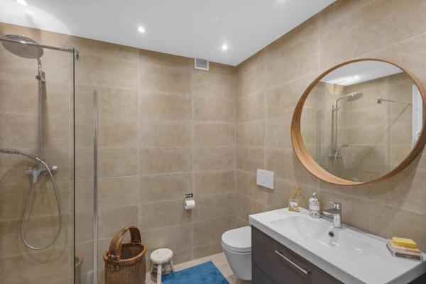 RIVIERA GOLF ! Magnifique 3 pièces avec 2 parkings et une cave !