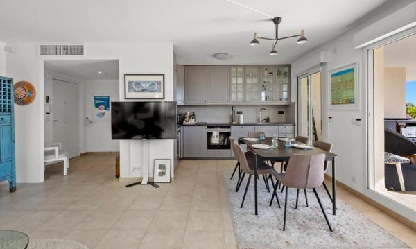 RIVIERA GOLF ! Magnifique 3 pièces avec 2 parkings et une cave !