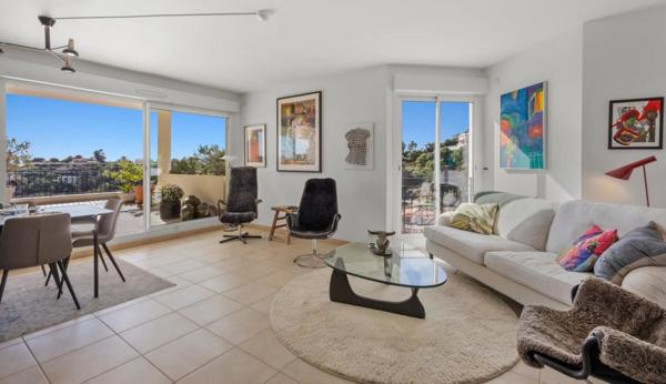 RIVIERA GOLF ! Magnifique 3 pièces avec 2 parkings et une cave !