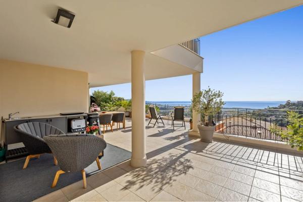 RIVIERA GOLF ! Magnifique 3 pièces avec 2 parkings et une cave !