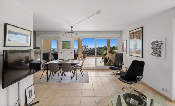 RIVIERA GOLF ! Magnifique 3 pièces avec 2 parkings et une cave !