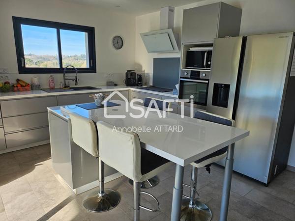 Maison de 2020 contemporaine de 200m sur sous sol avec piscine