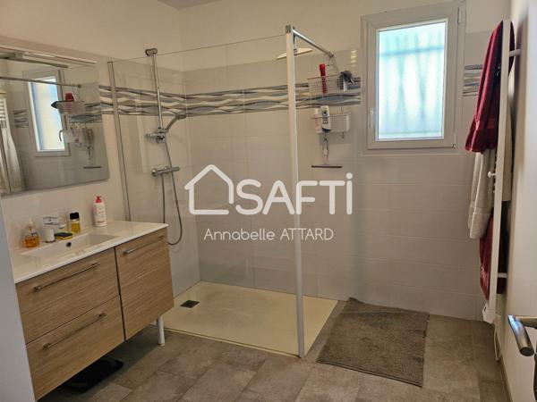 Maison de 2020 contemporaine de 200m sur sous sol avec piscine