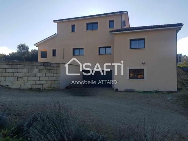 Maison de 2020 contemporaine de 200m sur sous sol avec piscine