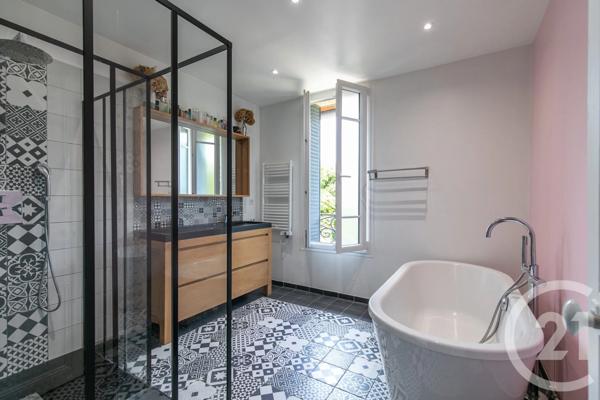 Maison à vendre  7 pièces - 114,60 m 2   ST MAUR DES FOSSES  - 94