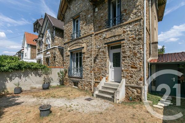 Maison à vendre  7 pièces - 114,60 m 2   ST MAUR DES FOSSES  - 94